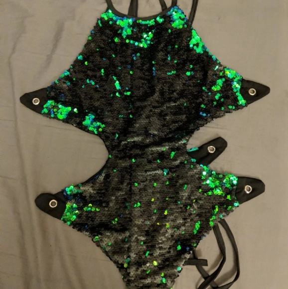 Mermaid Color changing bathing suit - Picture 3 of 5